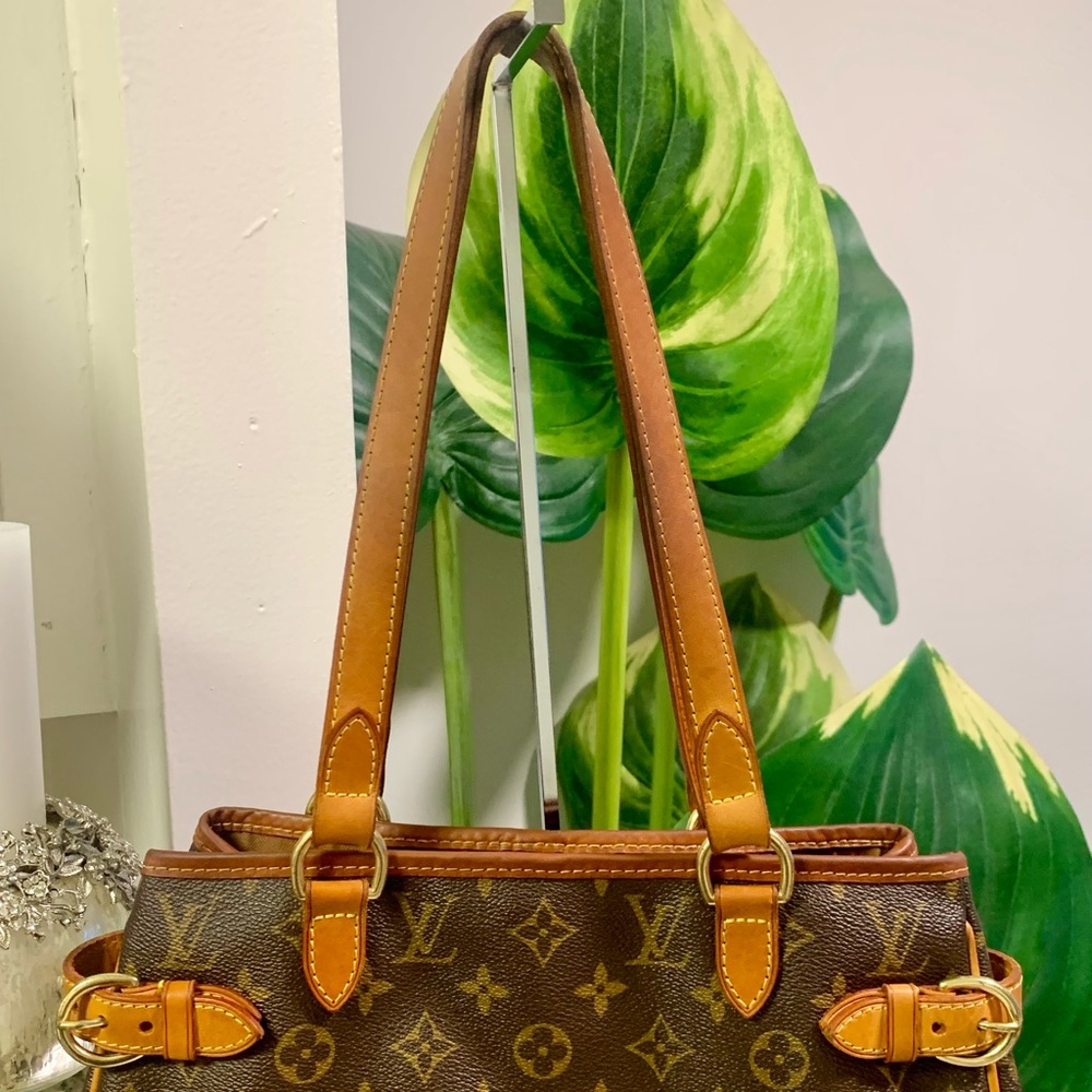 LOUIS VUITTON Batignolles Vertical Monogram
Canvas Tote Bag - Picture 10 of 14